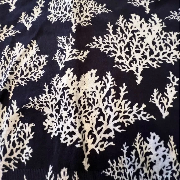 CROWN & IVY LIGHT WEIGHT SWEATER, NAVY AND WHITE. SIZE PETITE SMALL - Picture 5 of 9